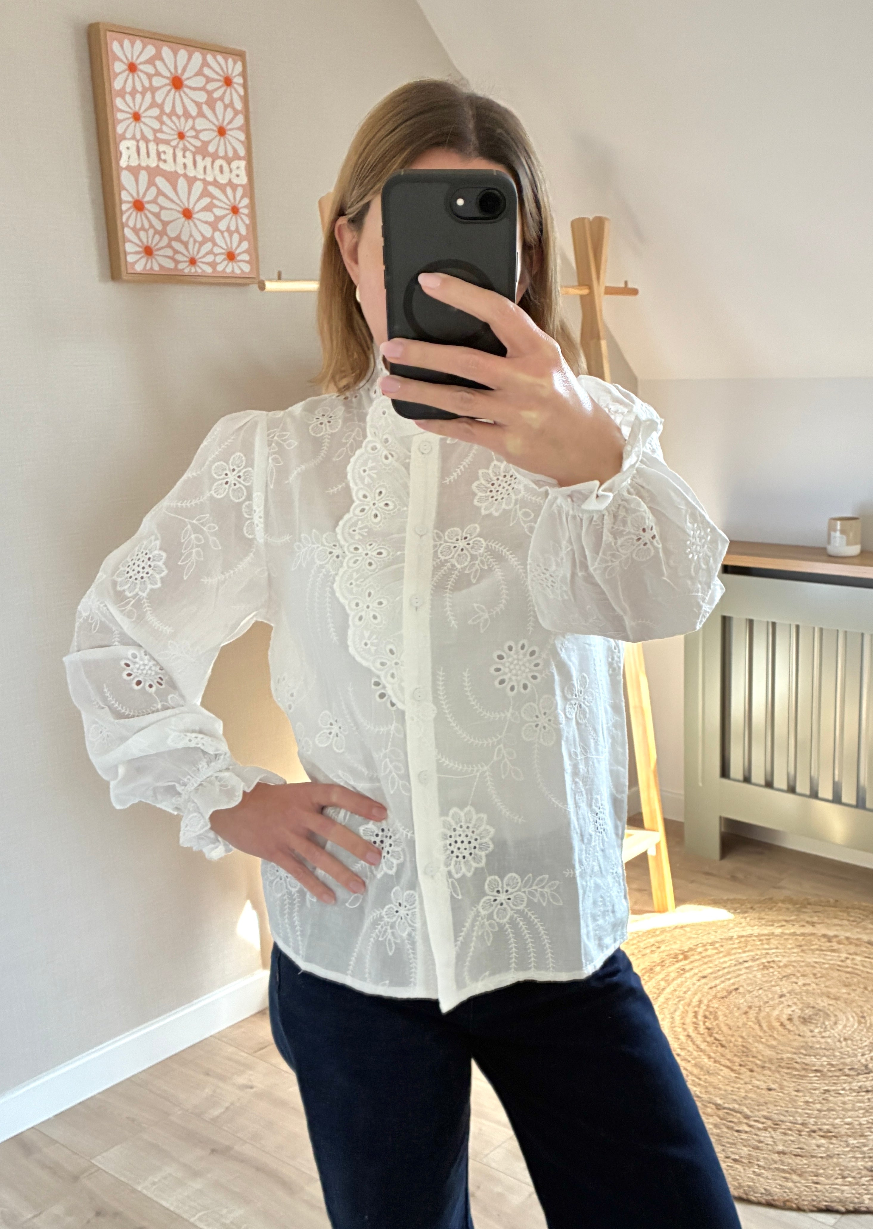 Blouse-brodée-Blanche