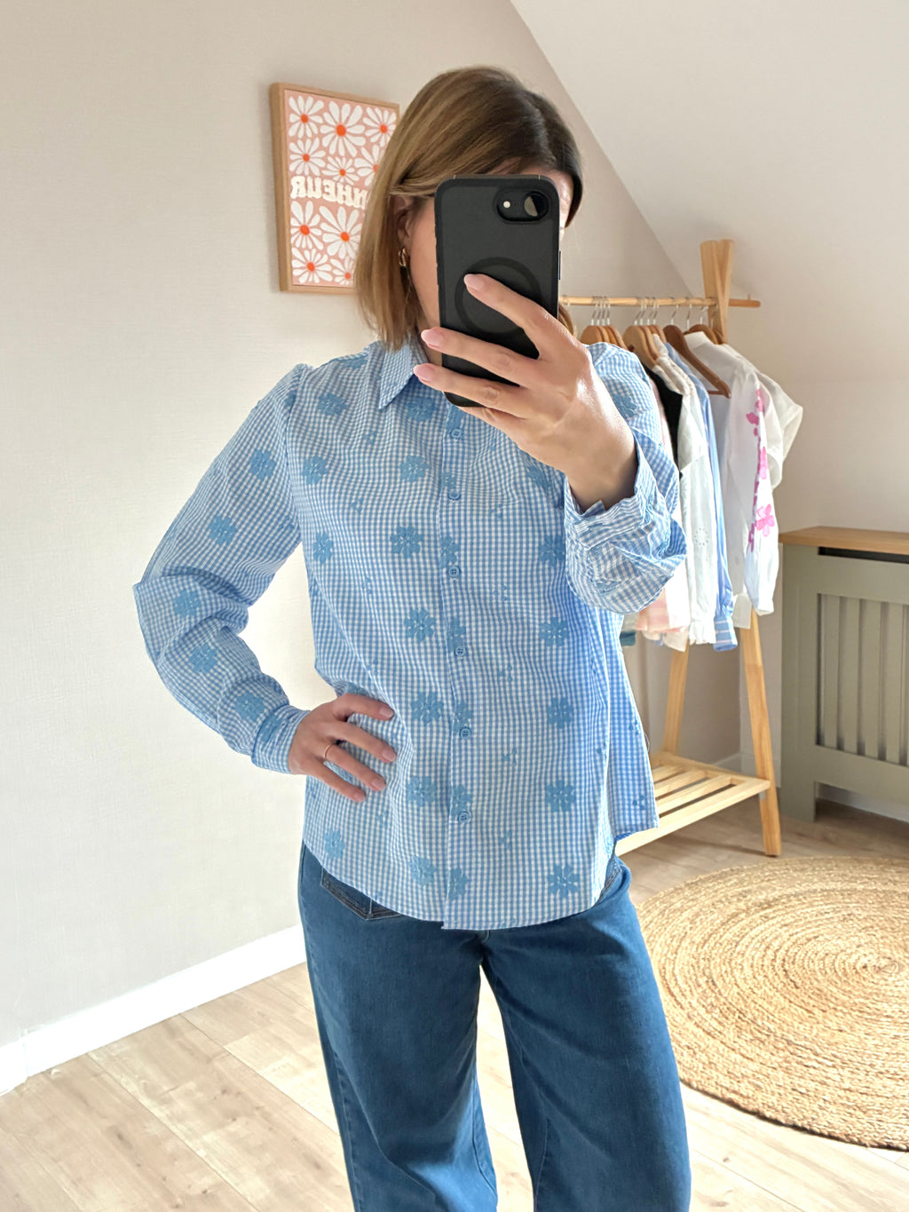 Chemise-bleu-vichy-fleurs