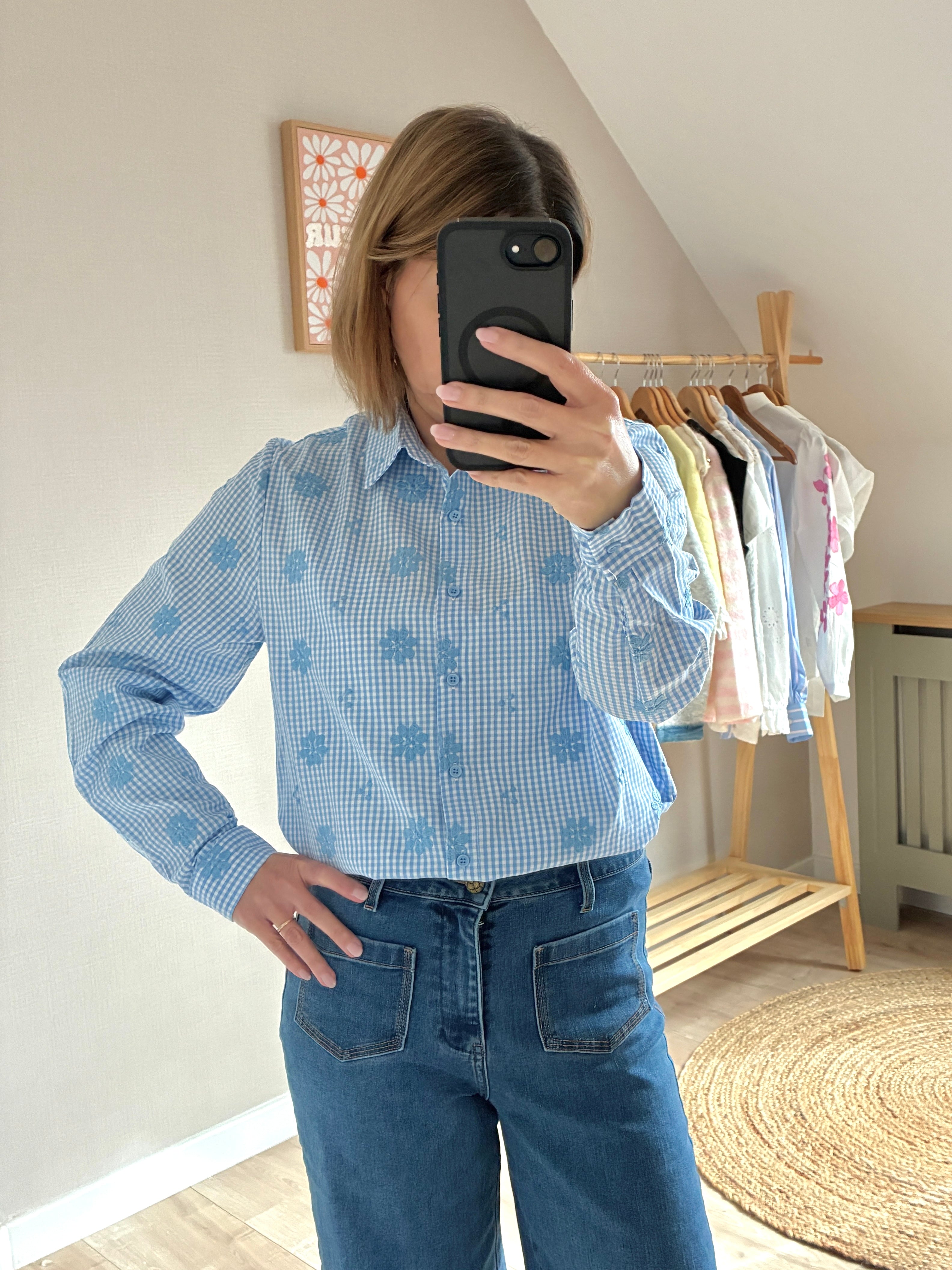 Chemise-bleu-vichy-fleurs