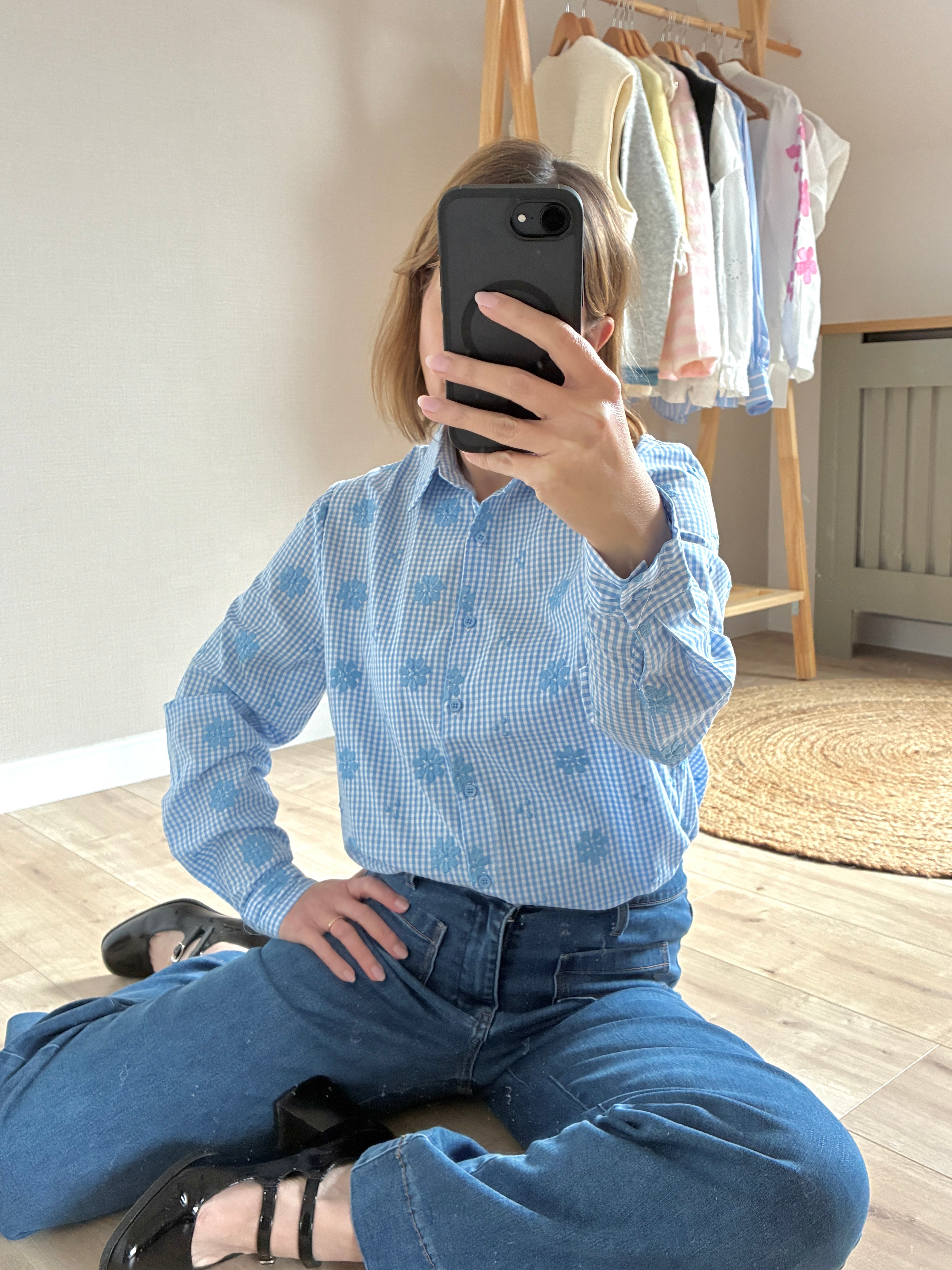 Chemise-bleu-vichy-fleurs