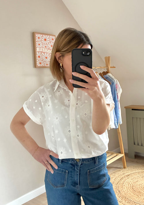 Chemise-brodee-blanche