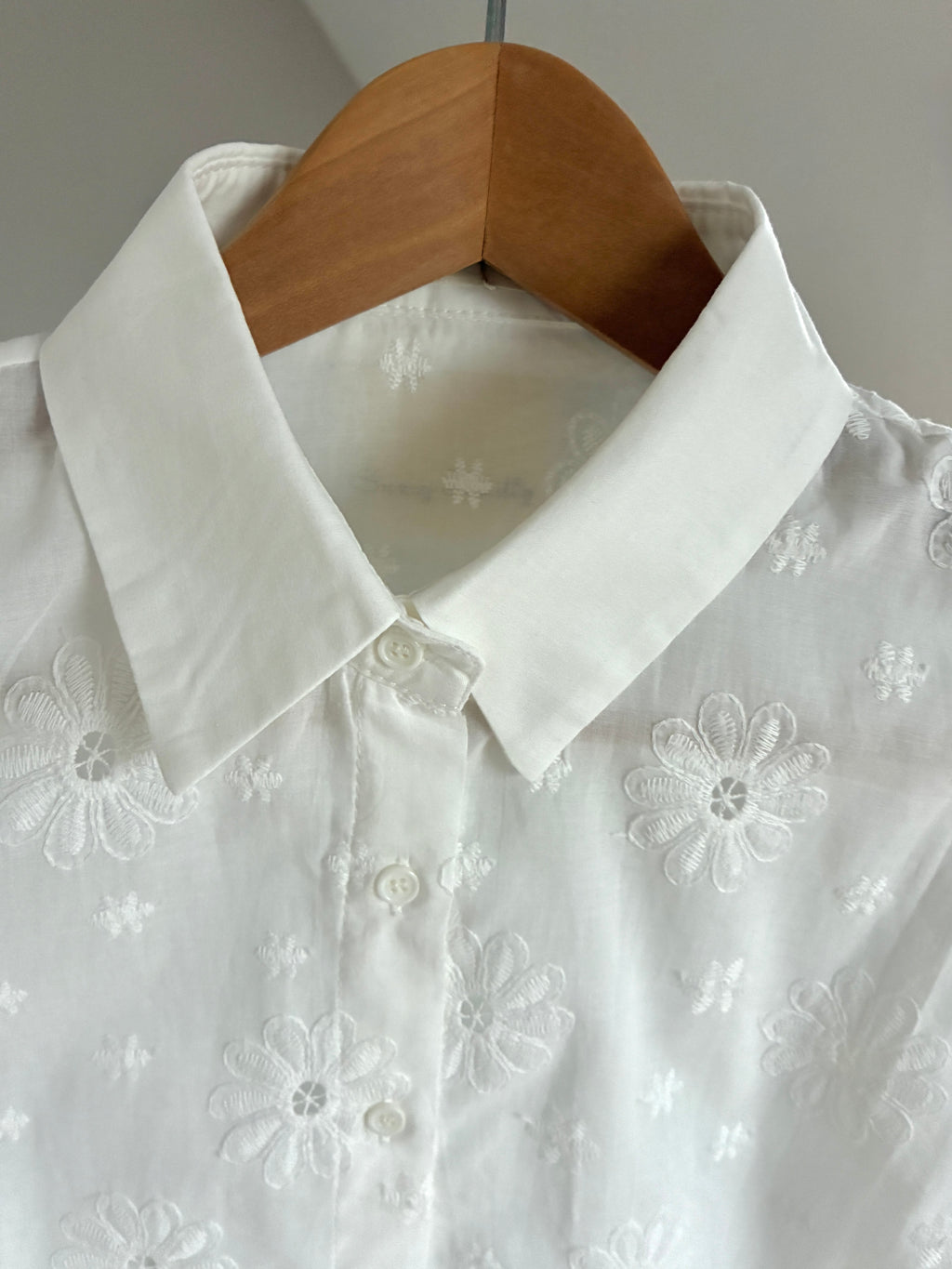 Chemise-brodee-blanche
