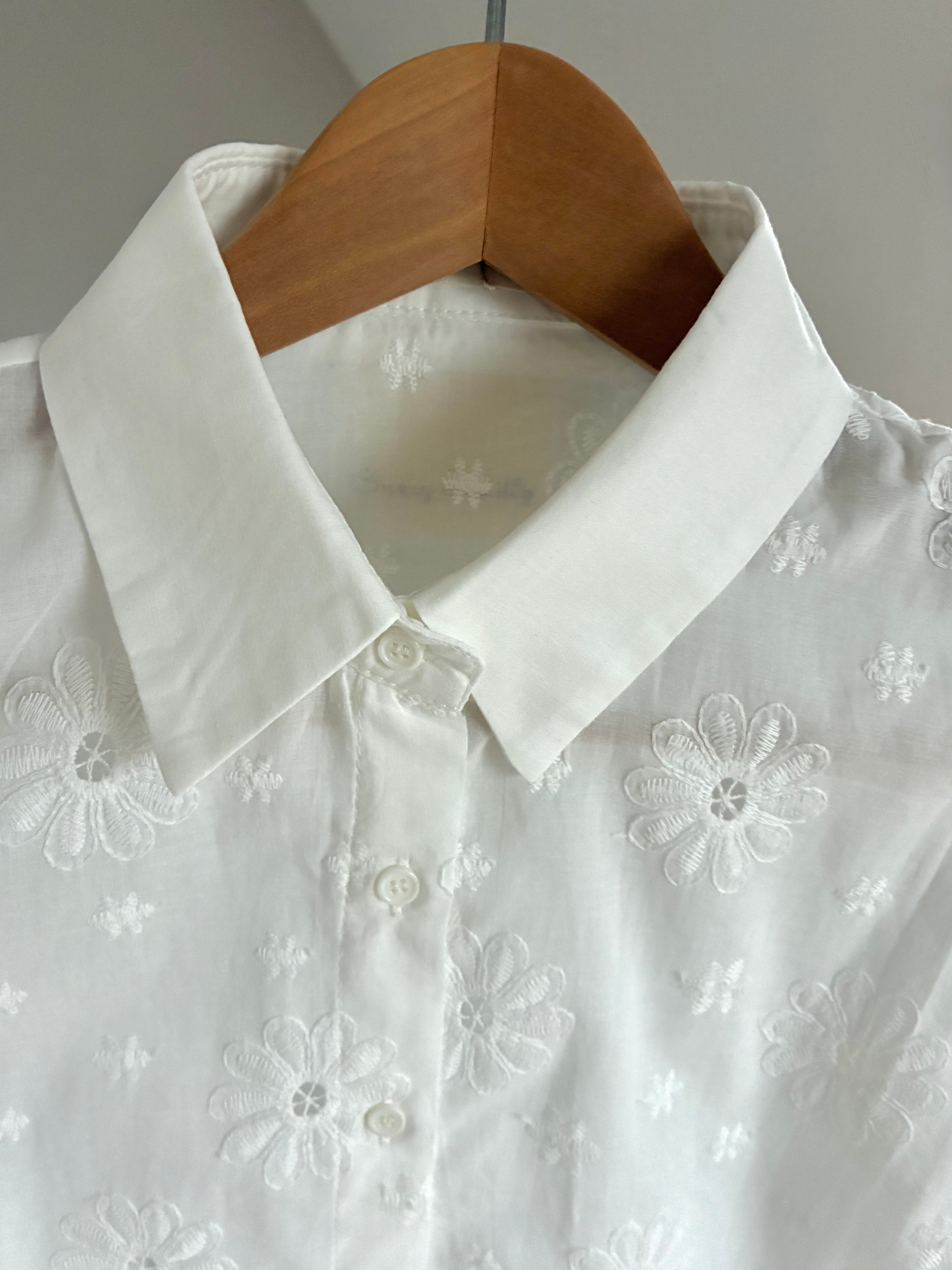 Chemise-brodee-blanche
