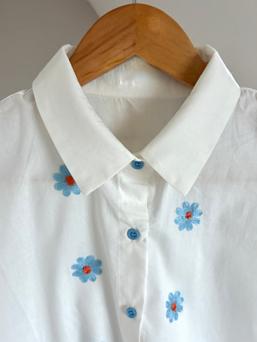 Chemiser-blanc-fleurs-brodees