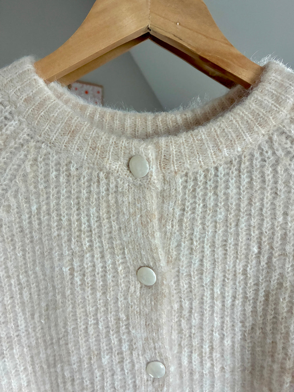 Gilet-beige-doux
