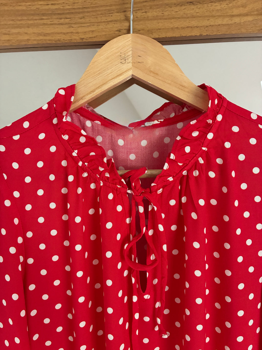 Robe rouge à pois blancs Constance