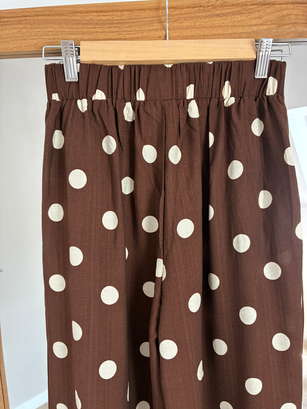 Pantalon marron à pois beige Salomé