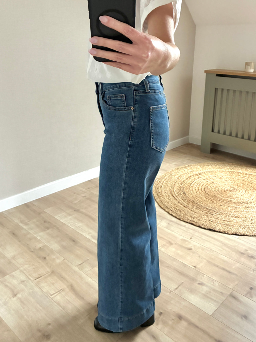 Jean-bleu-taille-haute-coupe-large