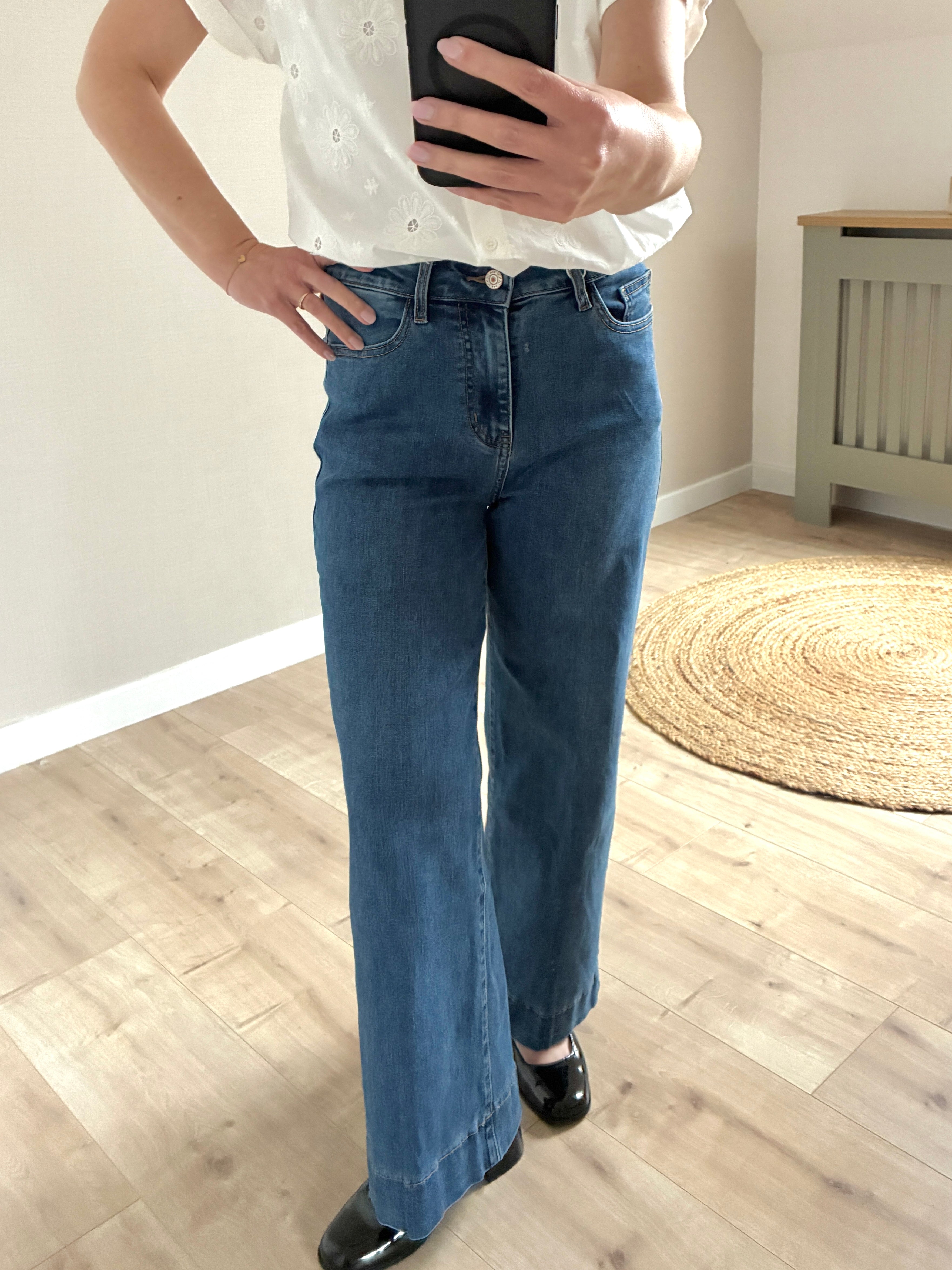 Jean-bleu-taille-haute-coupe-large