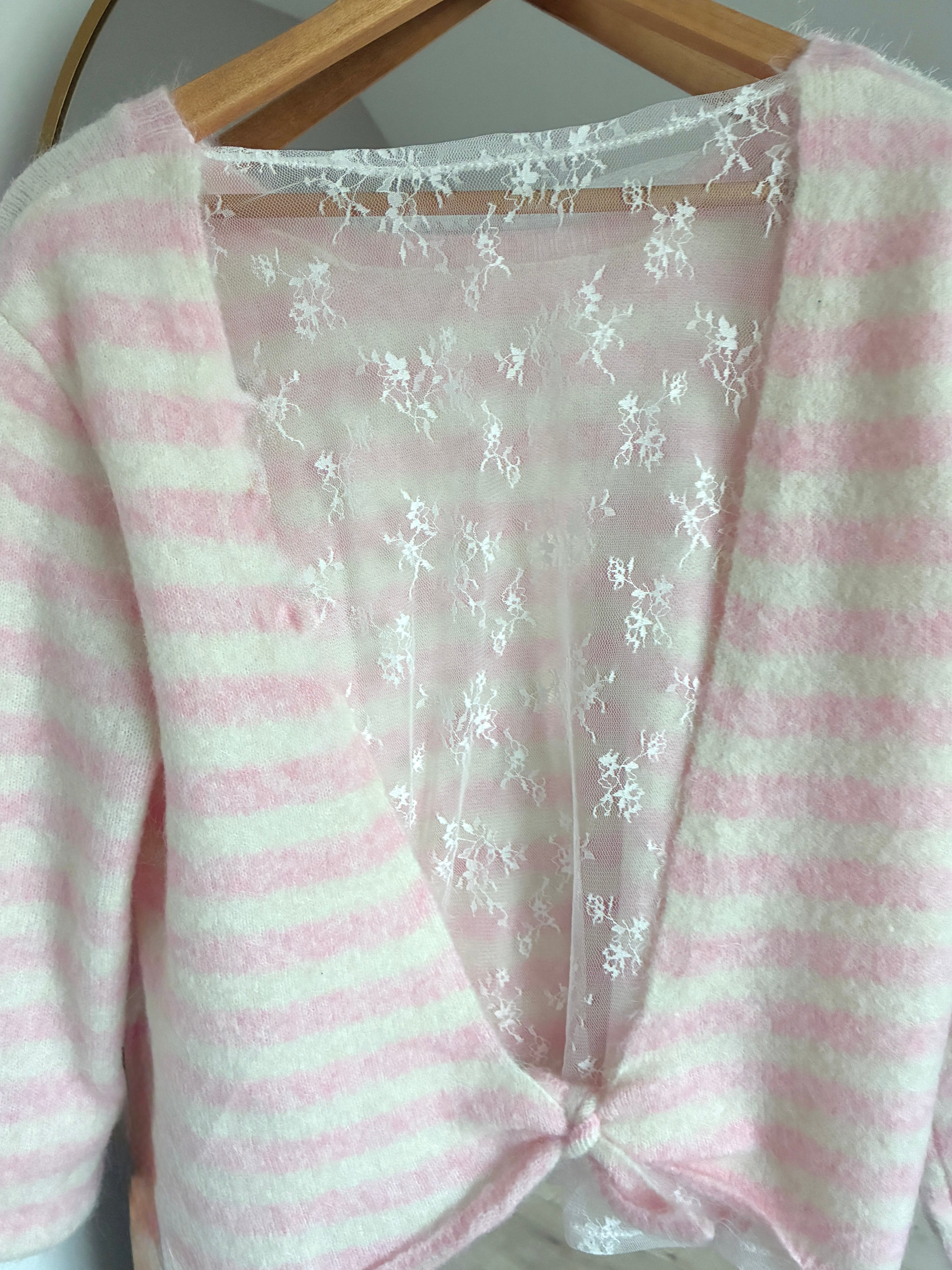 Pull-rose-blanc-dentelle-dos