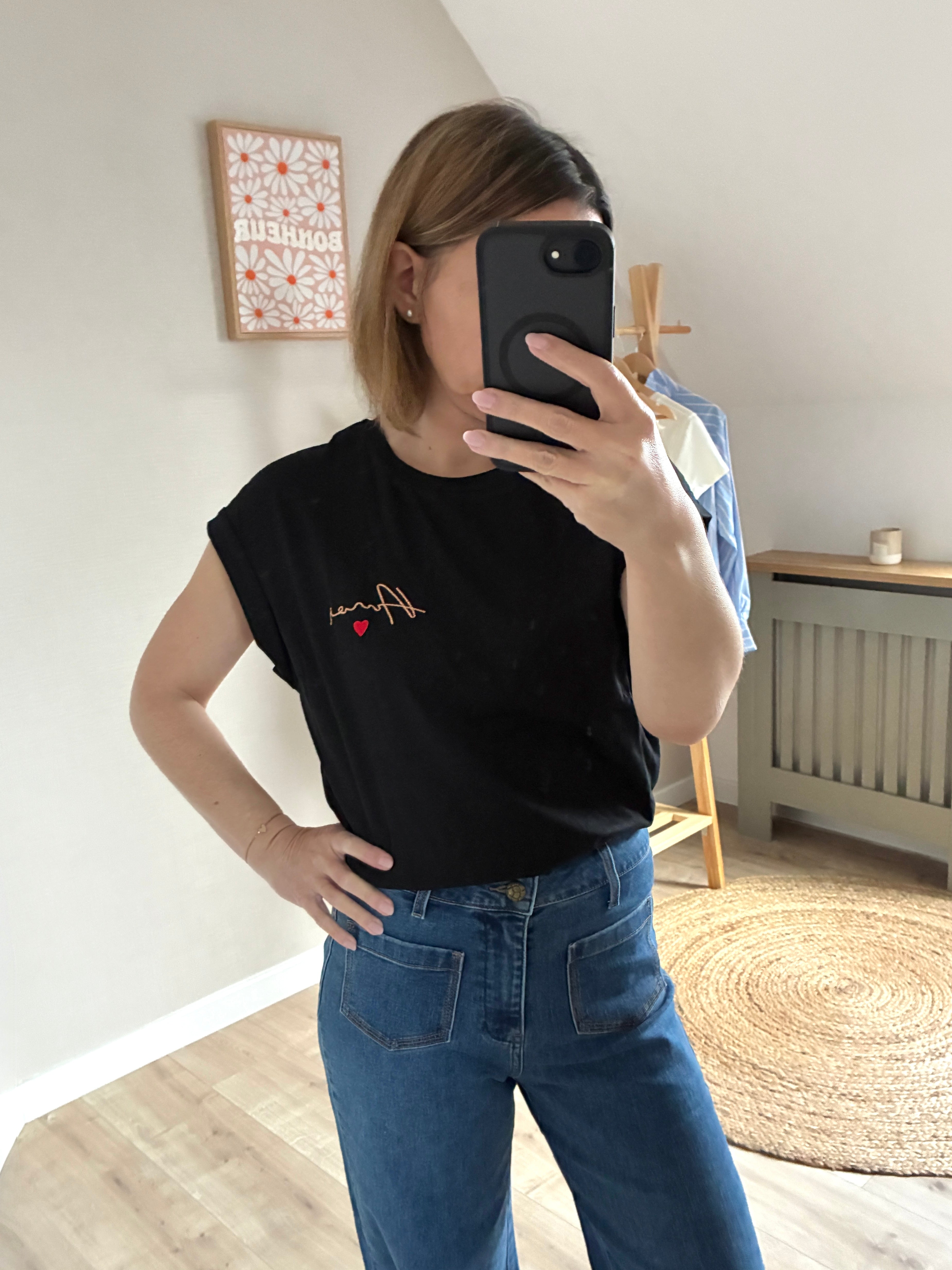 T-shirt-noir-broderie-amour