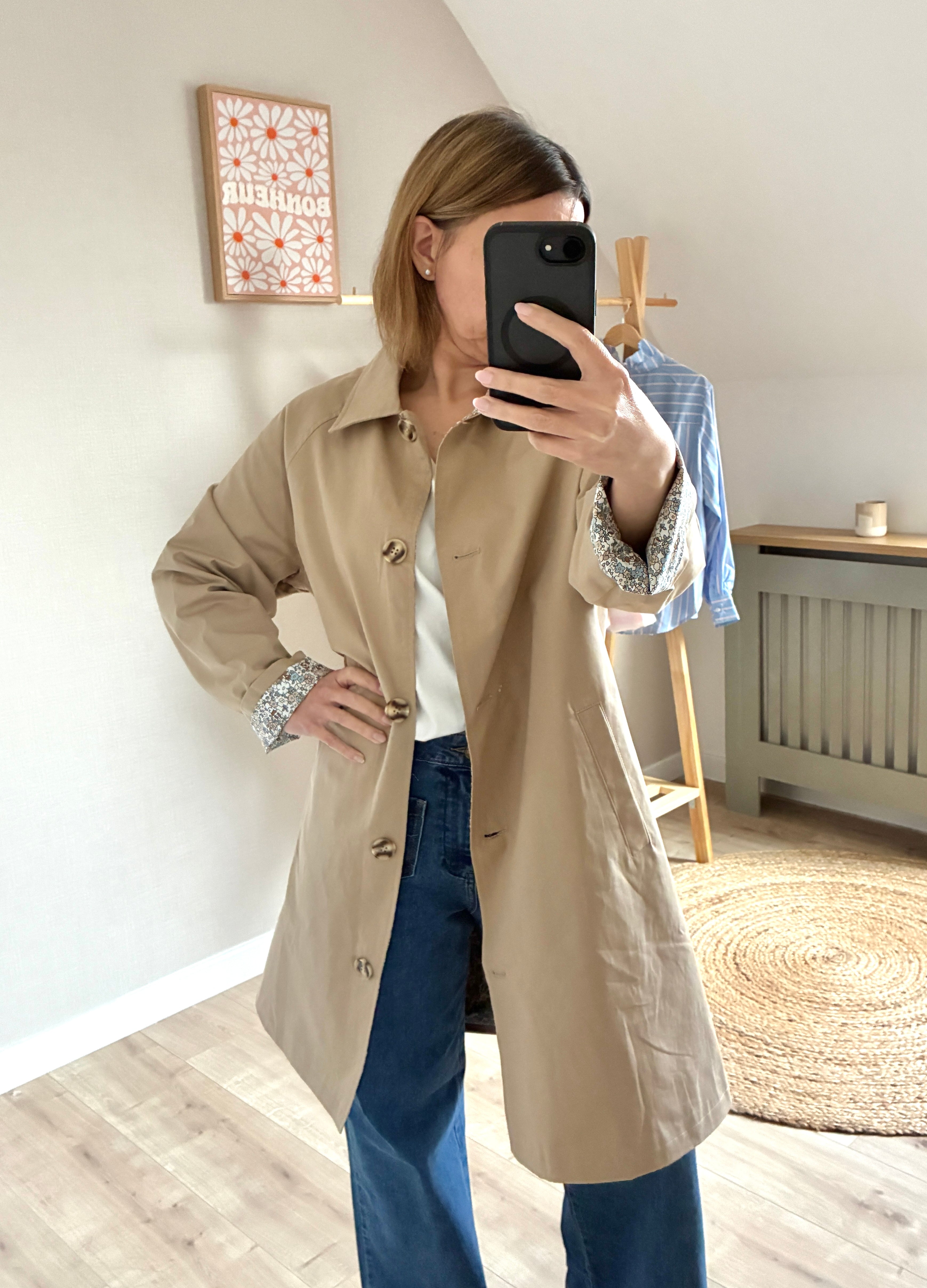 Trench-mi-long-beige-motif-fleuri