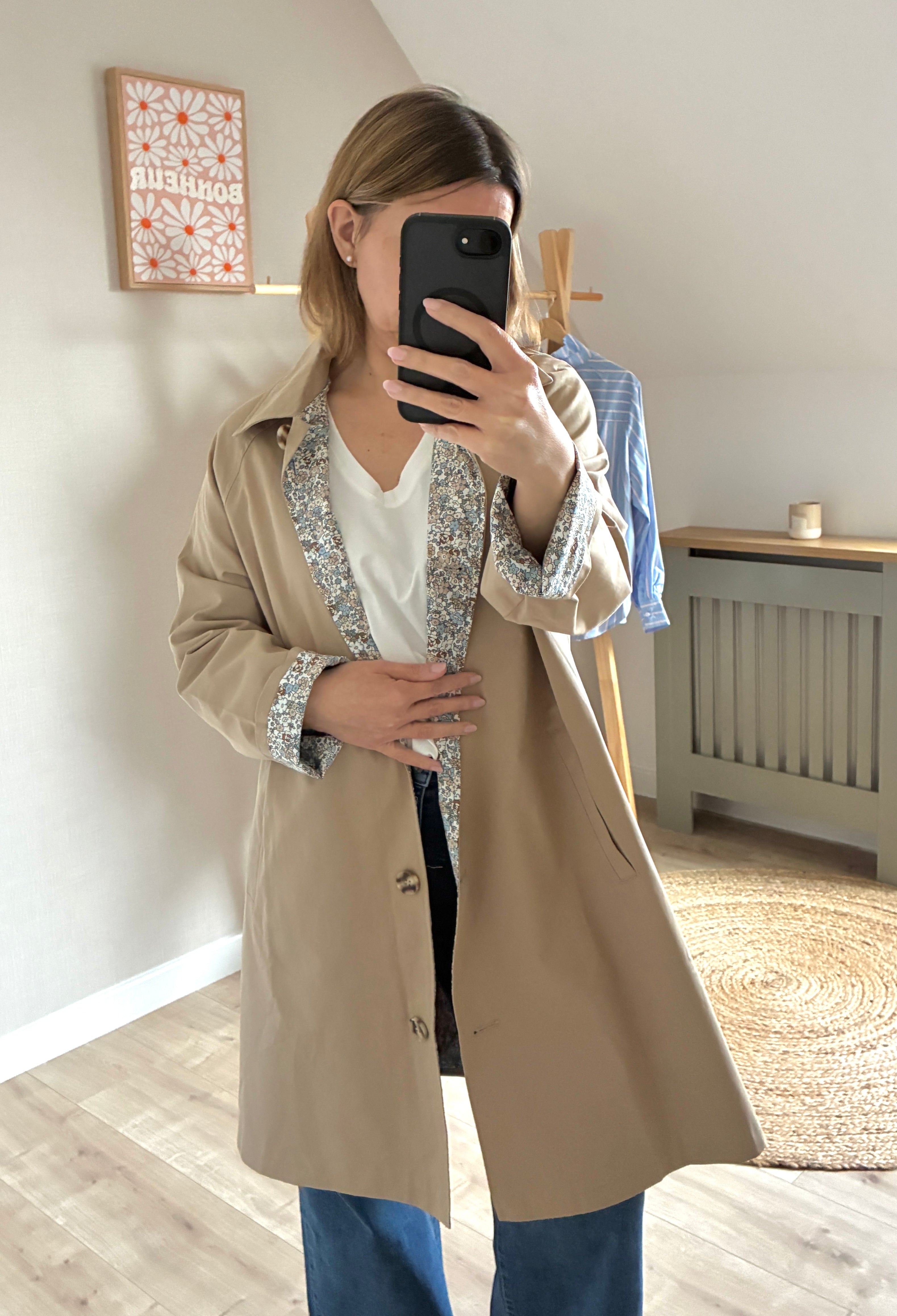 Trench-mi-long-beige-motif-fleuri